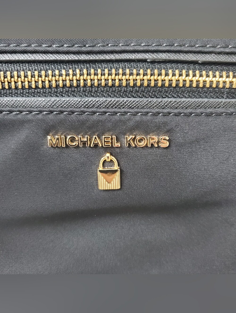 Michael Michael Kors Kelsey Nylon Crossbody bag with gold-tone - Picture 5 of 11